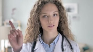 Hayır, Genç Bayan Doktor 'u yasaklayan hastayı kısıtlayarak