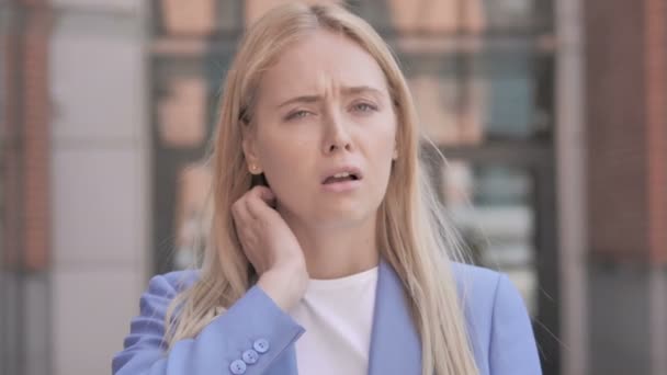 Tired Young Businesswoman with Neck Pain — Stock Video