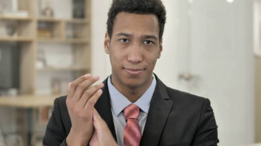 Alkışlayan, Genç Afrikalı Işadamı alkışlamak