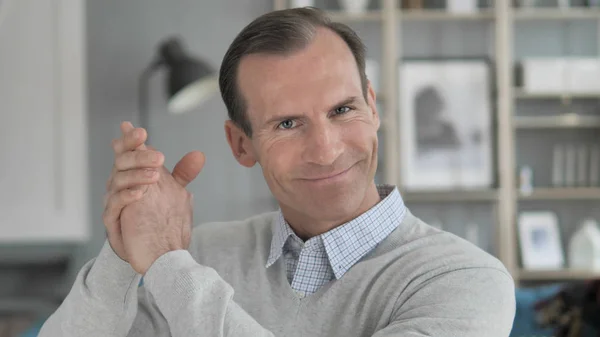 Applaute, Clapping middelbare leeftijd man — Stockfoto