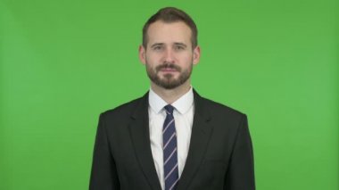 Neşeli İşadamı Chroma Key karşı Kamera gülümseyen