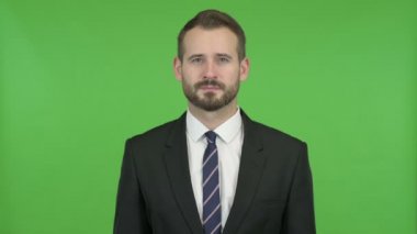 Chroma Key karşı El İşareti Sallayarak Hırslı İşadamı