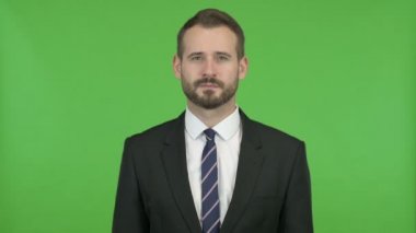 Chroma Key karşı parmak hiçbir Işaret yapıyor Genç İşadamı