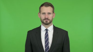 Sinirli Genç İşadamı Chroma Key karşı Öfke Screaming