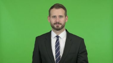 Chroma Key karşı Thumbs Up ile cebine Para koyarak İşadamı