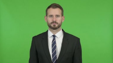 Chroma Key karşı Cüzdan Para alarak Genç İşadamı