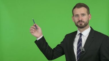 Chroma Key'e Karşı Gemide Sunum Yapan Hırslı İşadamı