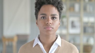 Afrikalı Kız Portresi Unwell Ve Öksürük felling