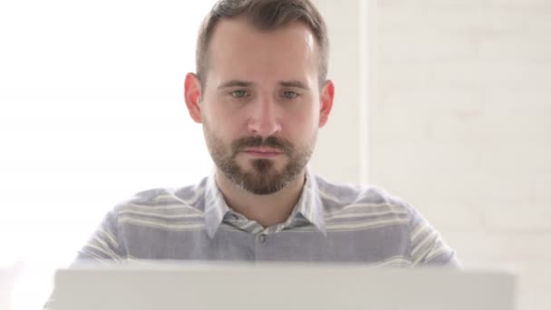 Close Up of Embarrassed Man Reacting to Loss — Stock Video