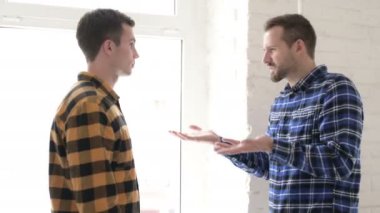 Kızgın Genç Adam Bağırmak Arasında Tartışma