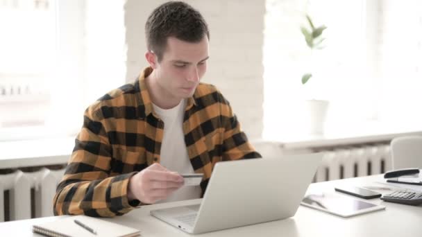 Online Shopping with Credit Card by Casual Young Man — Stock Video