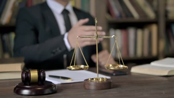 Close up Shoot of Judge Hand Shaking and in Court Room — Stock Video