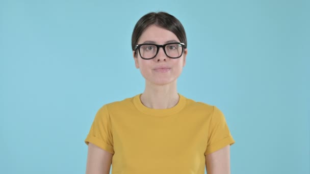Disappointed Young Woman Saying no by Shaking her Head on Purple Background — Stock Video
