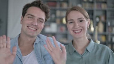 Çevrimiçi Video Sohbeti: Genç Çift