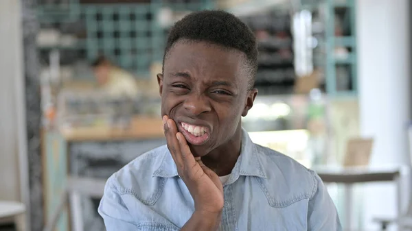 Retrato de Jovem Africano com Dor de Dente — Fotografia de Stock