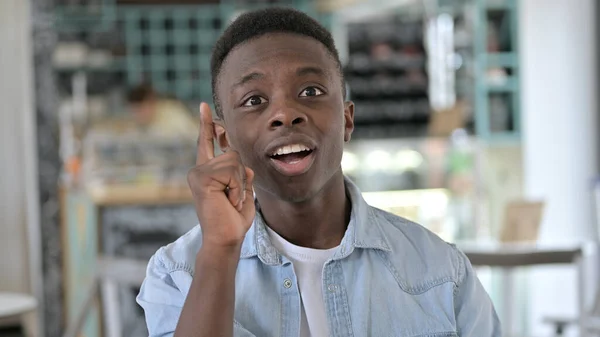 Portret van Pensive Young African Man met een nieuw idee — Stockfoto