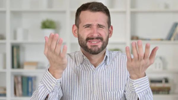 Portrait of Shocked Young Man Reacting to Failure — Stok Foto