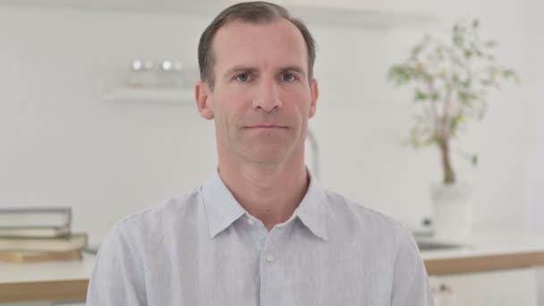 Portrait of Ambitious Middle Aged Man holding Keys — Stock Video