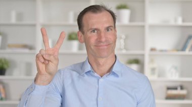 Başarılı Orta Çağ İşadamının Zafer İşaretli Portresi