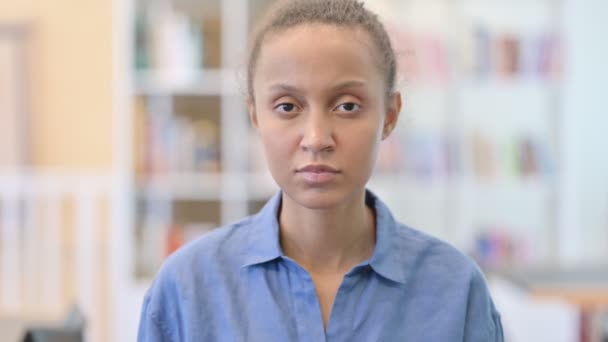 Retrato da mulher africana dizendo Sim por Shaking Head — Vídeo de Stock