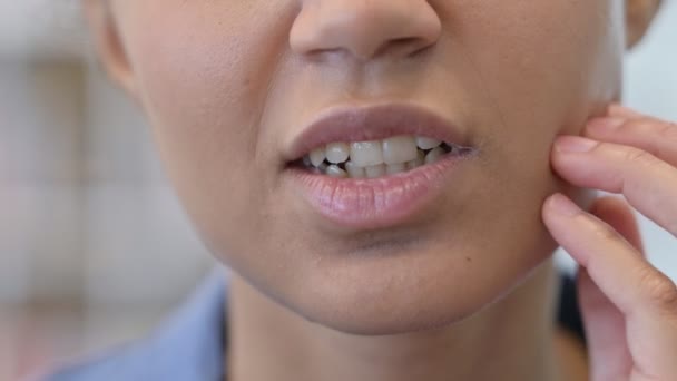 Close up of Mouth of African Woman with Toothache — Stock Video