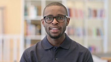 Başarılı Genç Afrikalı Adam 'ın Portresi