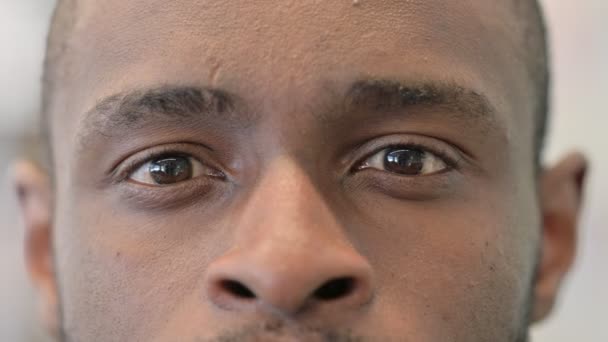 Close up of Eyes of Young African Man — Stock video