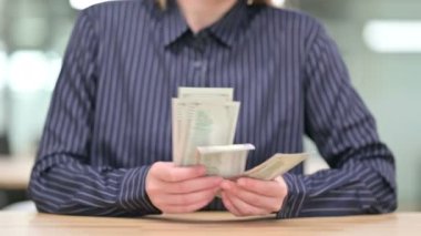 Dolar Sayan İş Kadını 'nın Kapanışı 