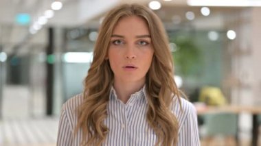 Üzgün İş kadınının Portresi Şok Olmak Üzücü 