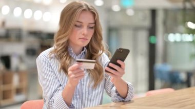 Smartphone 'da İş Kadınlarından Başarılı Çevrimiçi Ödemeler