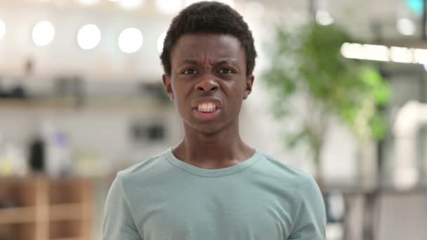 Portrait of Furious Young African Man Screaming, Shouting — Stock Video