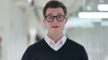 Konuşan Genç İş Adamı 'ndan Video Sohbeti