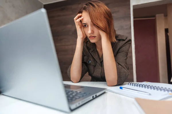 Portrait Confused Young Woman Working Laptop Girl Touches Her Head — Stock Photo, Image