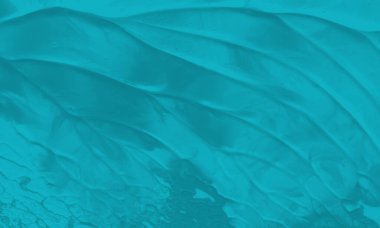 Soyut akrilik arkaplanda turkuaz renkli bir tablo. Tuval üzerine yağlı boya boya. Renk dokusu. Sanat eserinin bir parçası. Fırça darbeleri.