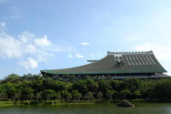 Edifício Moderno Junto Lago Universidade Xiamen Fujian — Fotografia de Stock