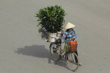 Hanoi, Vietnam-yerel sokak satıcı şehir merkezindeki Hanoi, Vietnam