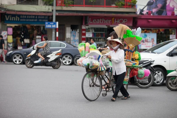Hanoi Vietnam Aug 2020 베트남 하노이에서 판매자를 베트남의 리스트 행상인 — 스톡 사진