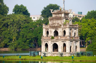 Hoan Kiem Gölü 'ndeki Kaplumbağa Kulesi (Thap Rua) Hanoi, Vietnam