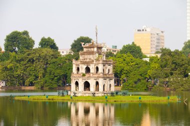 Hoan Kiem Gölü 'ndeki Kaplumbağa Kulesi (Thap Rua) Hanoi, Vietnam
