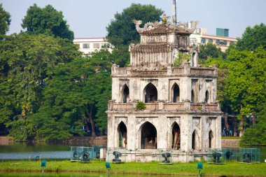 Hoan Kiem Gölü 'ndeki Kaplumbağa Kulesi (Thap Rua) Hanoi, Vietnam