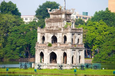 Hoan Kiem Gölü 'ndeki Kaplumbağa Kulesi (Thap Rua) Hanoi, Vietnam