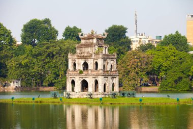 Hoan Kiem Gölü 'ndeki Kaplumbağa Kulesi (Thap Rua) Hanoi, Vietnam