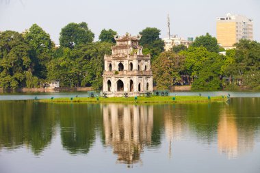 Hoan Kiem Gölü 'ndeki Kaplumbağa Kulesi (Thap Rua) Hanoi, Vietnam