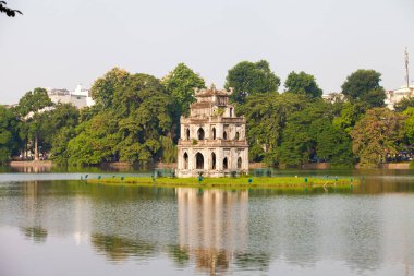 Hoan Kiem Gölü 'ndeki Kaplumbağa Kulesi (Thap Rua) Hanoi, Vietnam