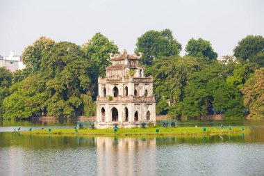 Hoan Kiem Gölü 'ndeki Kaplumbağa Kulesi (Thap Rua) Hanoi, Vietnam