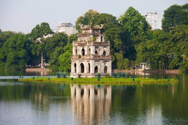 Hoan Kiem Gölü 'ndeki Kaplumbağa Kulesi (Thap Rua) Hanoi, Vietnam