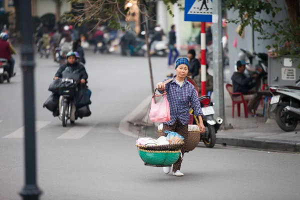 Hanoi Capital Vietnã Julho 2019 Vendedores Ambulantes Hanói Vietnã Mulher — Fotografia de Stock