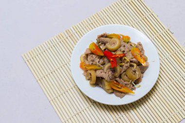 Acı biberli kızarmış biftek, Vietnam mutfağı.