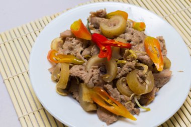 Acı biberli kızarmış biftek, Vietnam mutfağı.