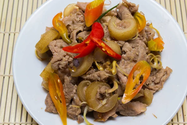 炸牛肉配辣椒和块茎 越南菜 — 图库照片